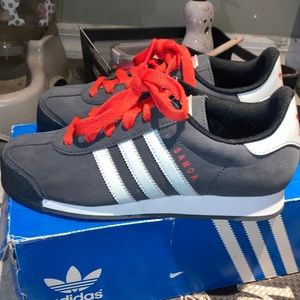 Adidas sneakers woman’s 8